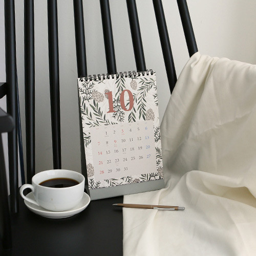 2018 Pour vous humming spiral bound desk calendar