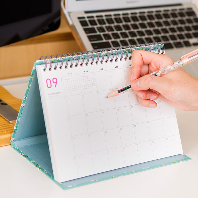 2018 Pattern standing dated monthly planner