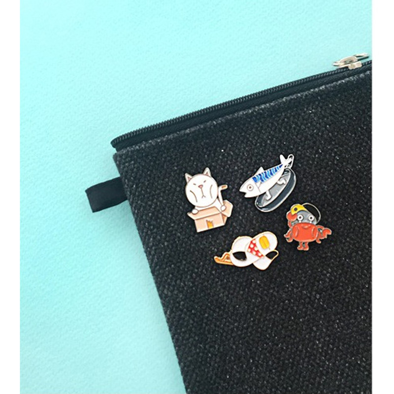 DESIGN IVY Ggo deung o friends gold line pin badge