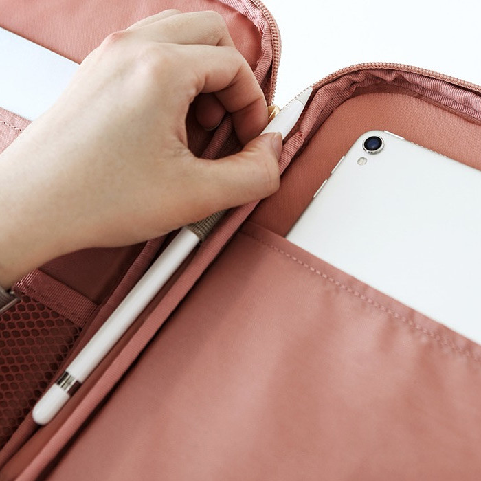 1 pen holder - Livework A low hill basic pocket tablet iPad zip around pouch