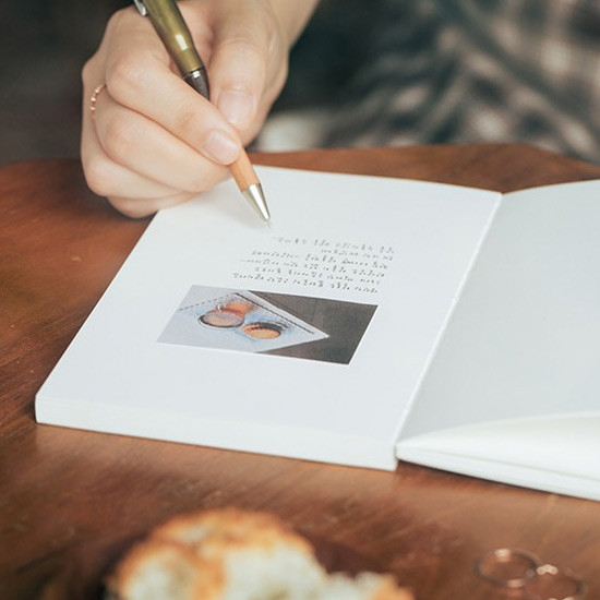 Example of use - Meaningful time record plain drawing notebook