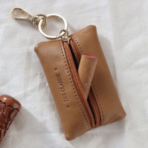 Example of use - Classic cowhide leather small zipper pocket with key ring