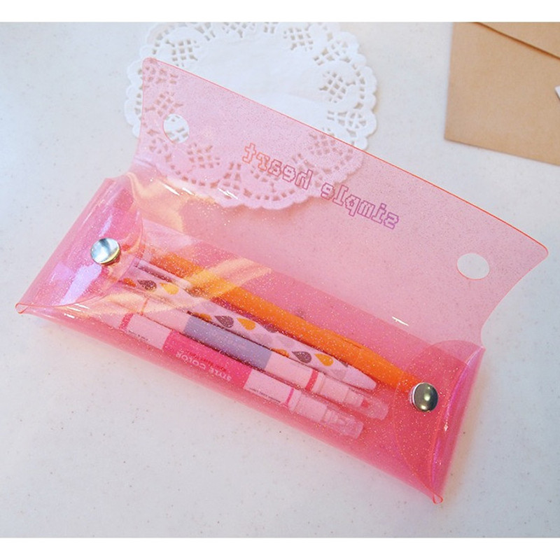 Example of use - N.IVY Simple heart glitter folding pencil case Example of use - N.IVY Simple heart glitter folding pencil case