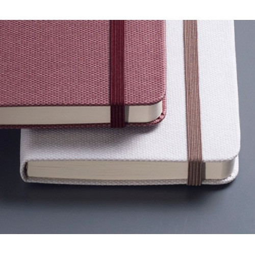 Elastic band closure - Example of use - Draw Memories Tomorrow small hardcover blank notebook