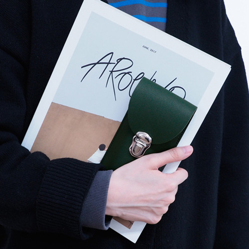 Example of use - Rihoon Retro satchel buckle PU pencil case Example of use - Rihoon Retro satchel buckle PU pencil case