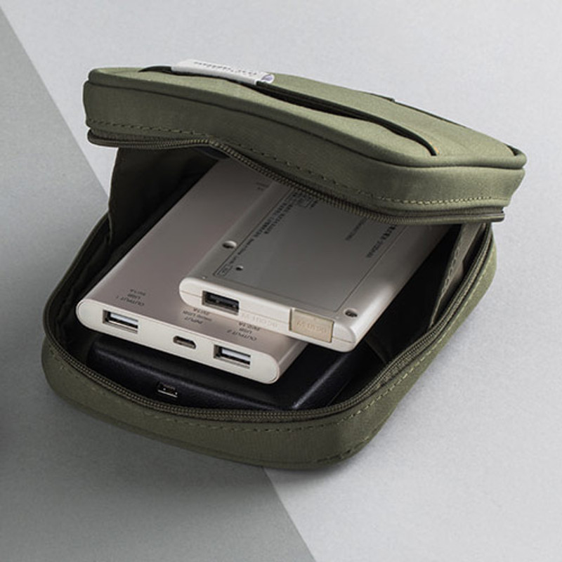 Example of use - A low hill basic pocket cable zipper pouch case ver5 Example of use - A low hill basic pocket cable zipper pouch case ver5