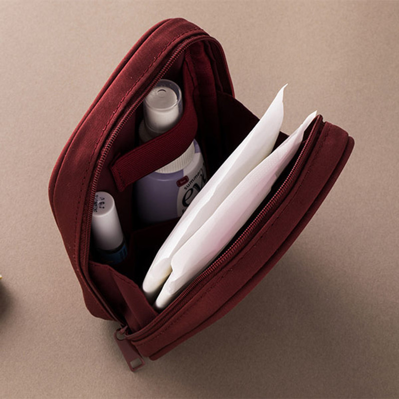Example of use - A low hill basic pocket cable zipper pouch case ver5 Example of use - A low hill basic pocket cable zipper pouch case ver5