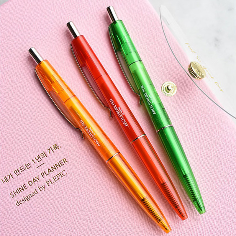 Example of use - Play obje Arch stroke 1mm black ballpoint pen