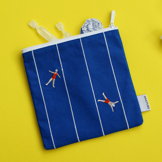 Example of use - Dailylike Embroidery rectangle fabric zipper pouch - Swimming