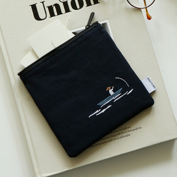 Example of use- Dailylike Embroidery rectangle fabric zipper pouch - Kayak