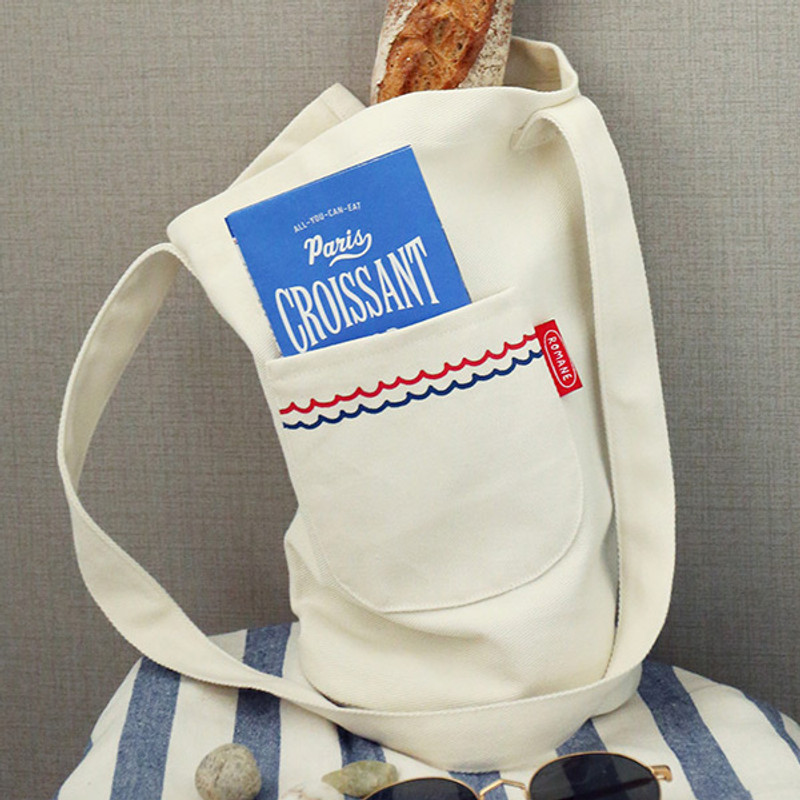 Example of use - ROMANE Baguette cotton shoulder bag