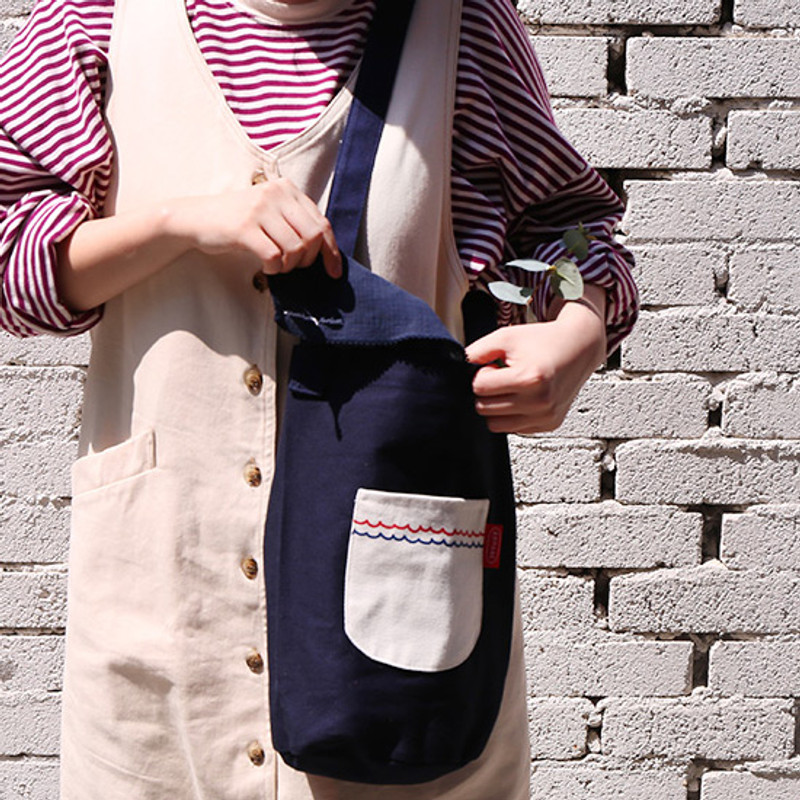 Example of use - ROMANE Baguette cotton shoulder bag