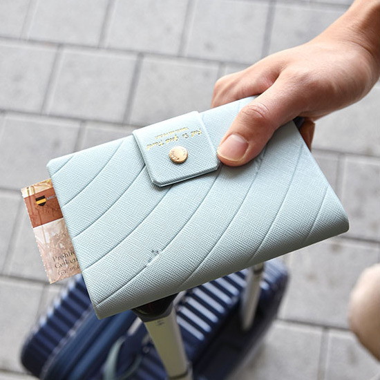 Example of use - Play Obje Airline travel passport case holder