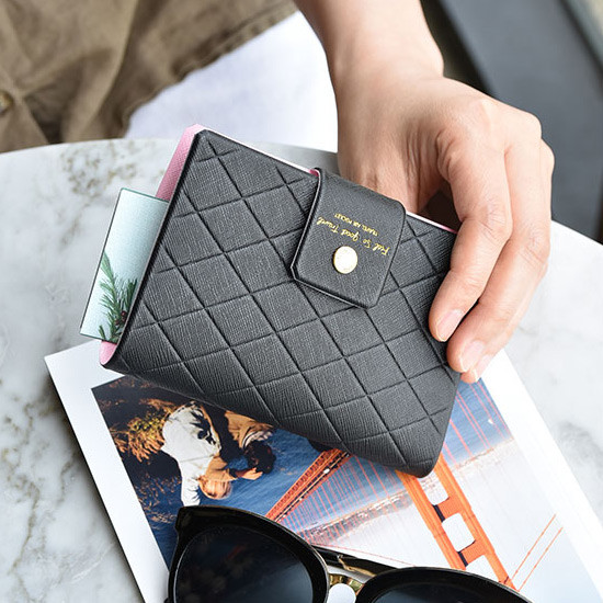 Example of use - Play Obje Diamond pattern travel passport case holder