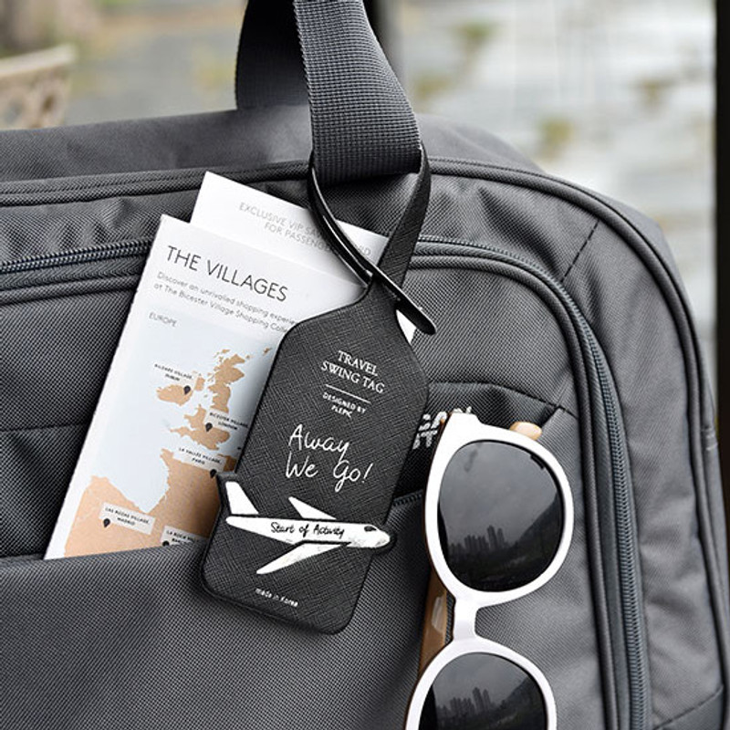 Example of use - Play Obje Away we go hologram travel swing luggage name tag