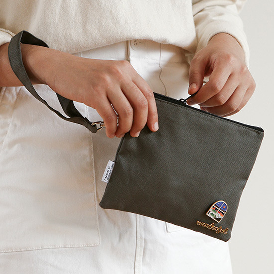 Example of use - Dailylike Oxford cotton flat pouch with a strap