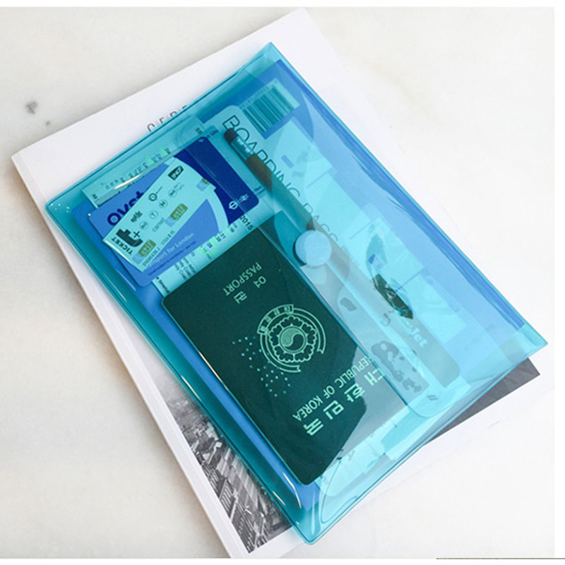 Example of use - Seeso Neon A5 clear file folder pouch