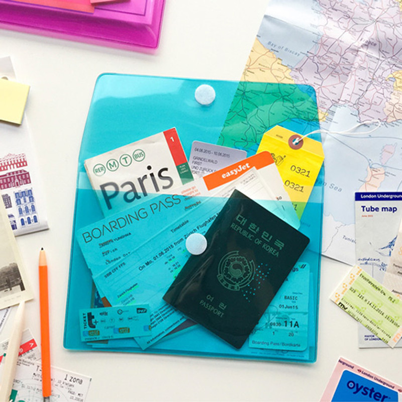 Example of use - Seeso Neon A5 clear file folder pouch