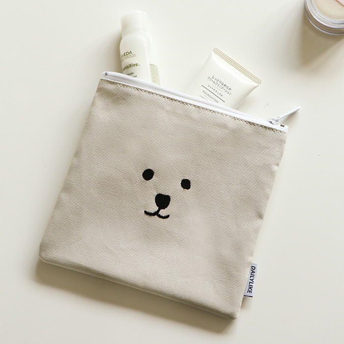 Example of use - Dailylike Embroidery rectangle fabric zipper pouch - Face