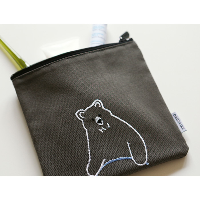 Usage example - Dailylike Embroidery rectangle fabric zipper pouch - Hula hoop bear