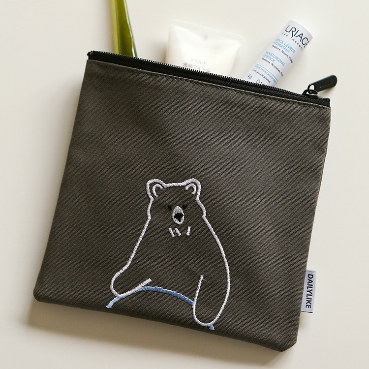 Usage example - Dailylike Embroidery rectangle fabric zipper pouch - Hula hoop bear