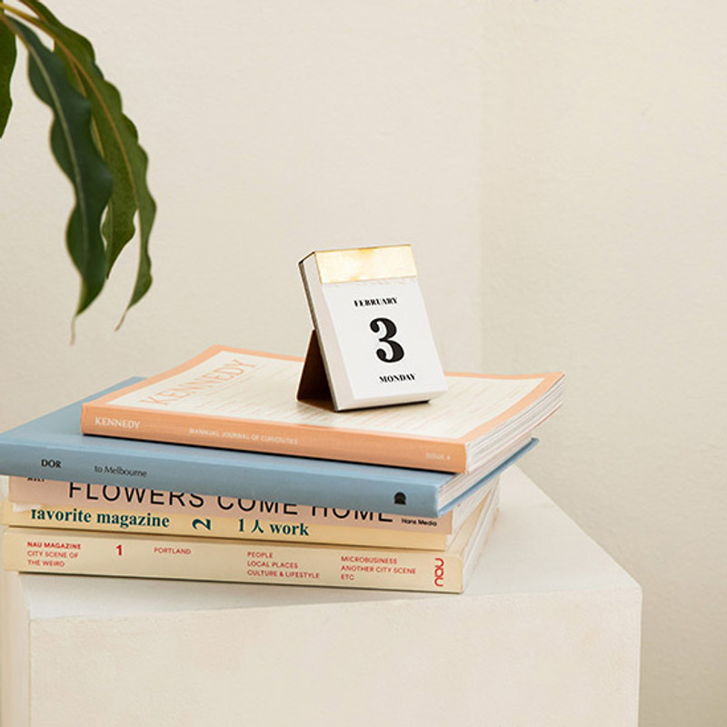  Usage example - Livework 2020 Every day small tear off desk calendar