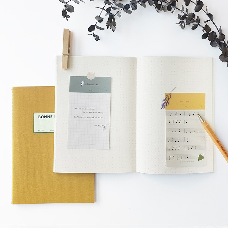 Usage example - O-CHECK Le cahier bonne pensee medium dot notebook