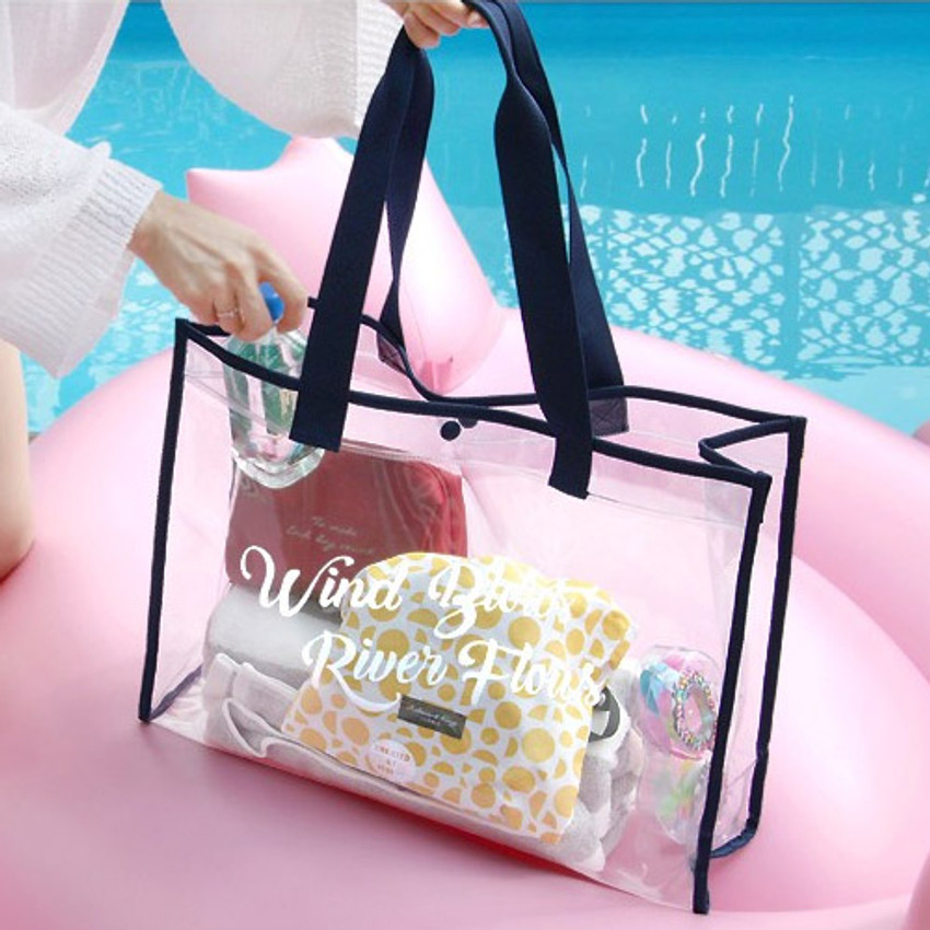 iconic beach bag