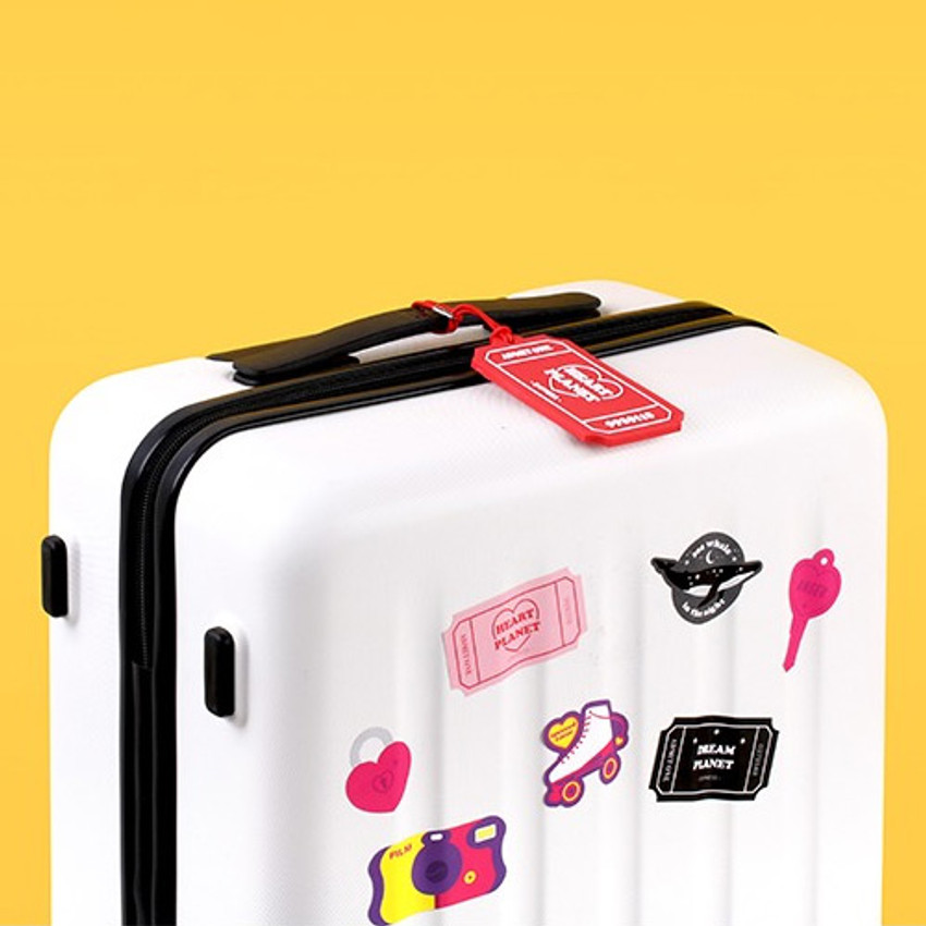 tag carry on luggage