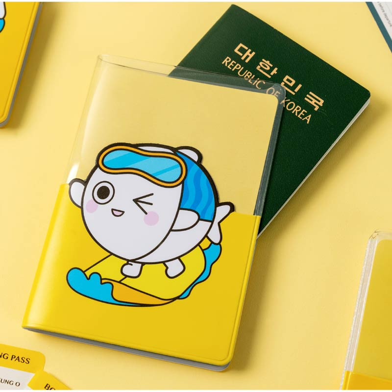 DESIGN IVY Beach Vacation Ggo Deung O Clear Passport Case