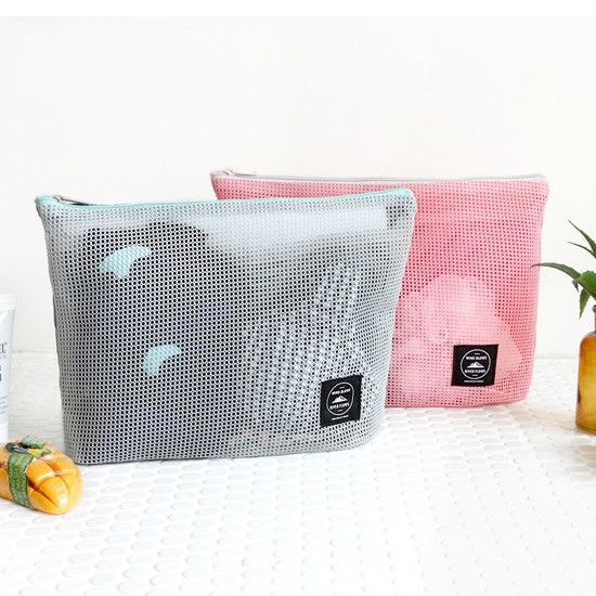 Window blows large mesh zipper pouch