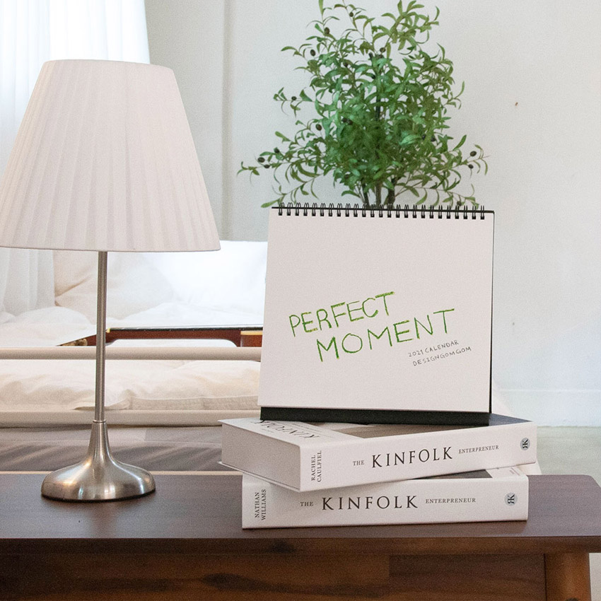 DESIGN GOMGOM 2021 Moment dated monthly desk calendar