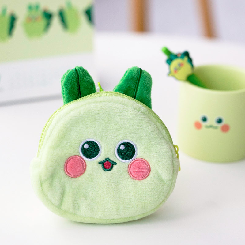 Design Ivy Mandaggo Fluffy Small Zipper Pouch