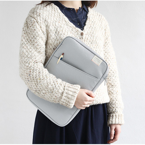 Livework A low hill basic standard file pouch bag