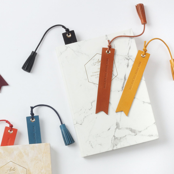 The Classic leather bookmark with Tassel