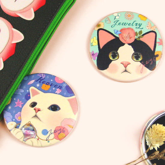 Choo Choo cat petit round hand mirror