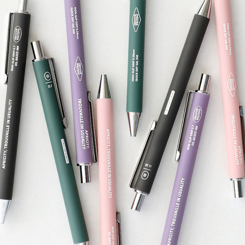 Iconic Non-Slip Smooth 0.38mm Gel Pen Ballpoint Pen 0.7mm