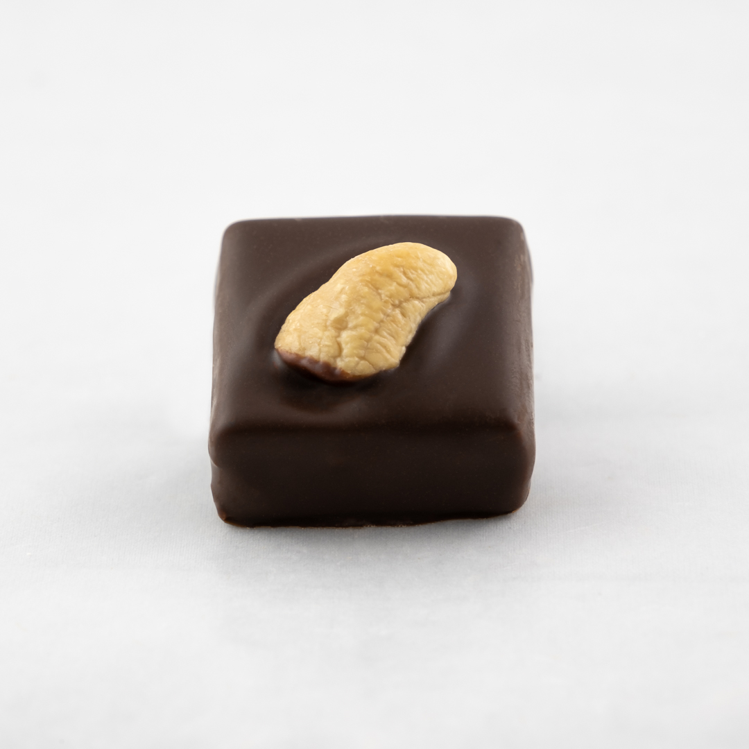 Roasted cashews in salt caramel with dark chocolate