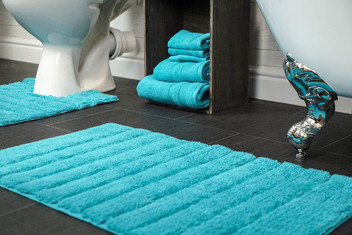 Linear Ribbed Two Piece Bath and Pedestal Mat Set