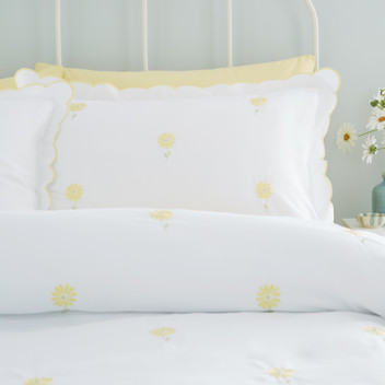 Catherine Lansfield White Yellow Spring Lorna Embroidered Daisy Duvet Cover Set