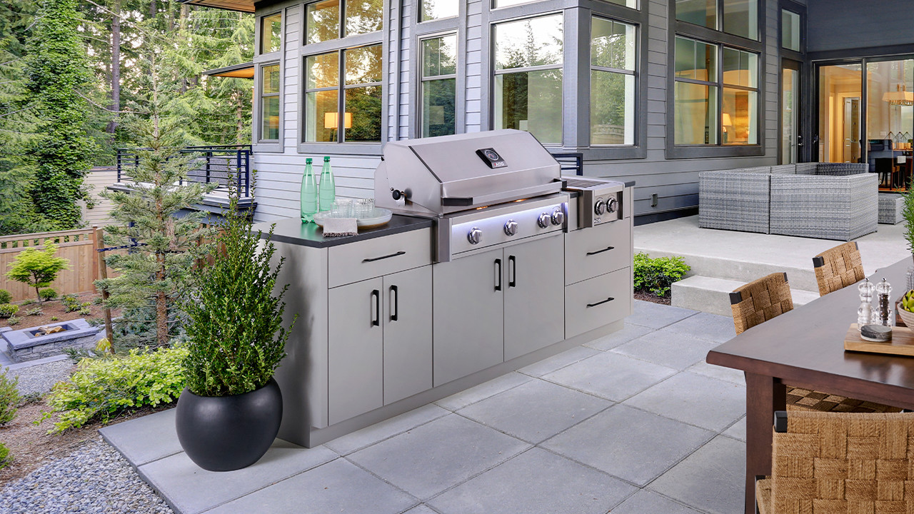 How to Choose a Distributor for Outdoor Living Projects: A Guide for Builders, Landscapers, and Designers