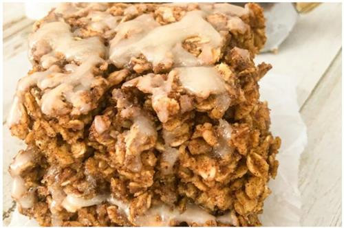Cinnamon Roll Baked Oatmeal
