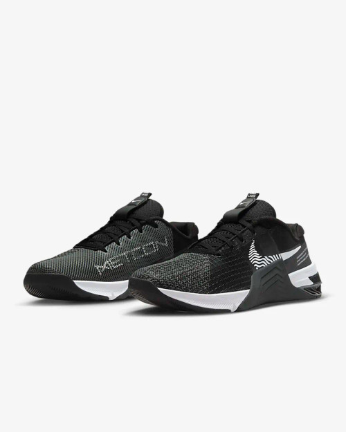 Nike Metcon 8 Men's Training Shoes Black/Dark Smoke Grey/Smoke Grey/White (DO9328-001)
WWW.BATTLEBOXUK.COM Nike Metcon 8 Men's Training Shoes Black/Dark Smoke Grey/Smoke Grey/White (DO9328-001)
WWW.BATTLEBOXUK.COM