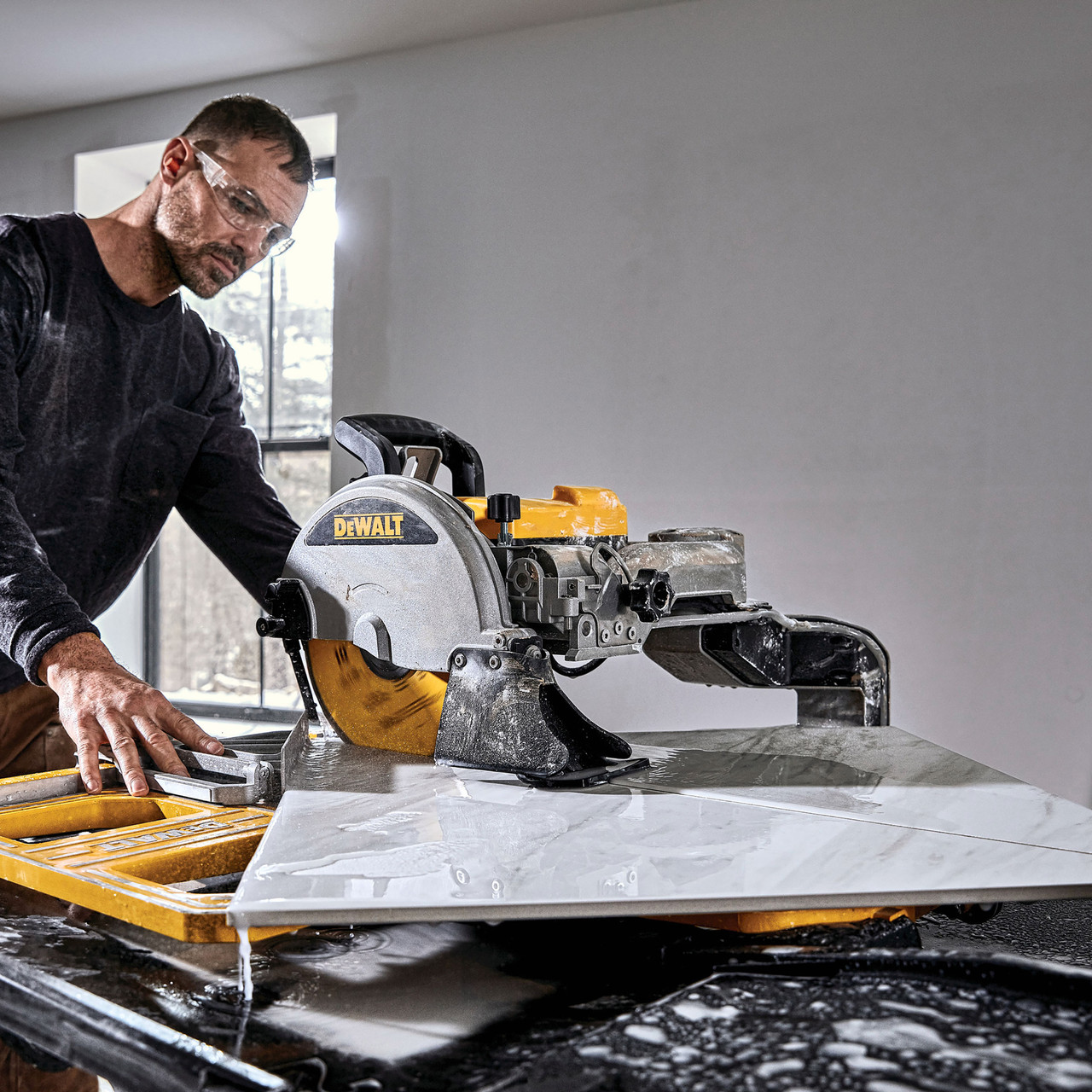 Dewalt D36000 Wet Tile Saw 940mm (240V) Toolstop