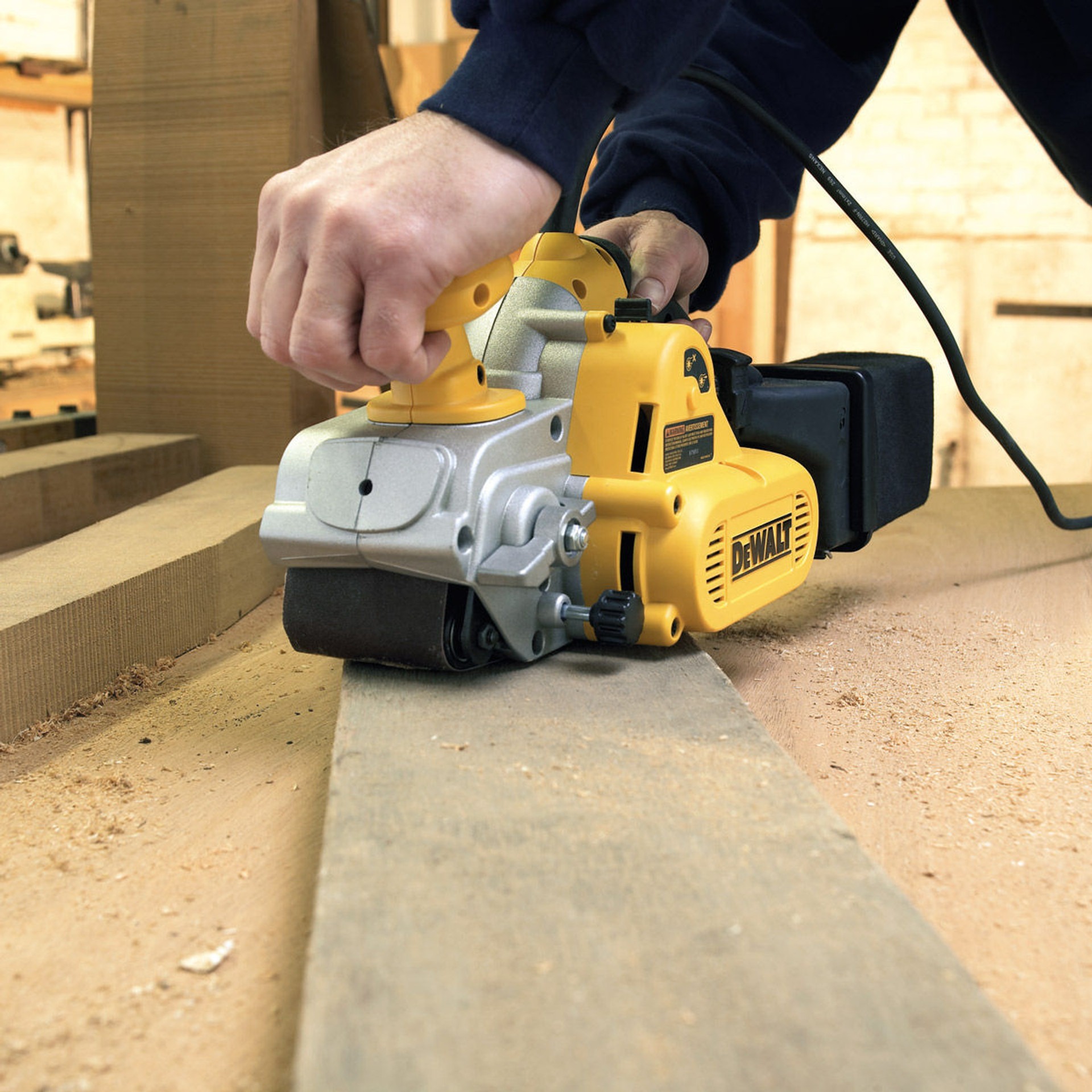 Dewalt Dw433 75mm Electronic Belt Sander 240v