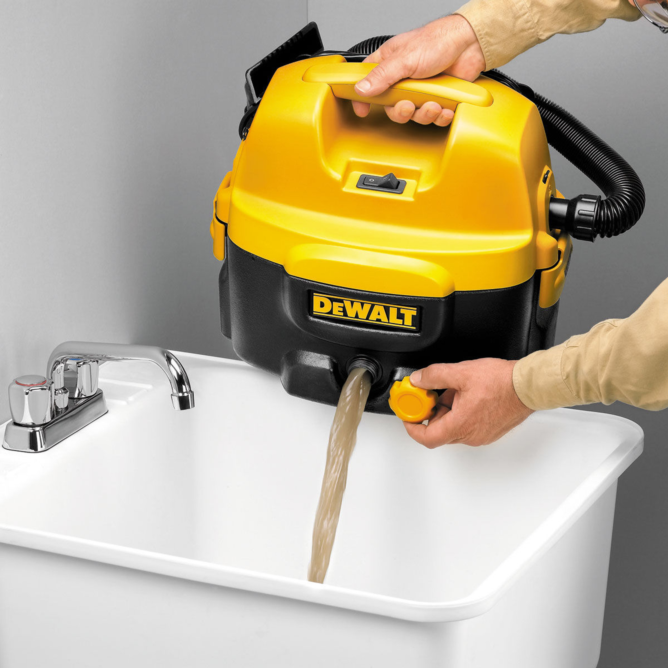 Dewalt DC500 Cordless/Corded Wet N Dry Vacuum Cleaner 110V Toolstop