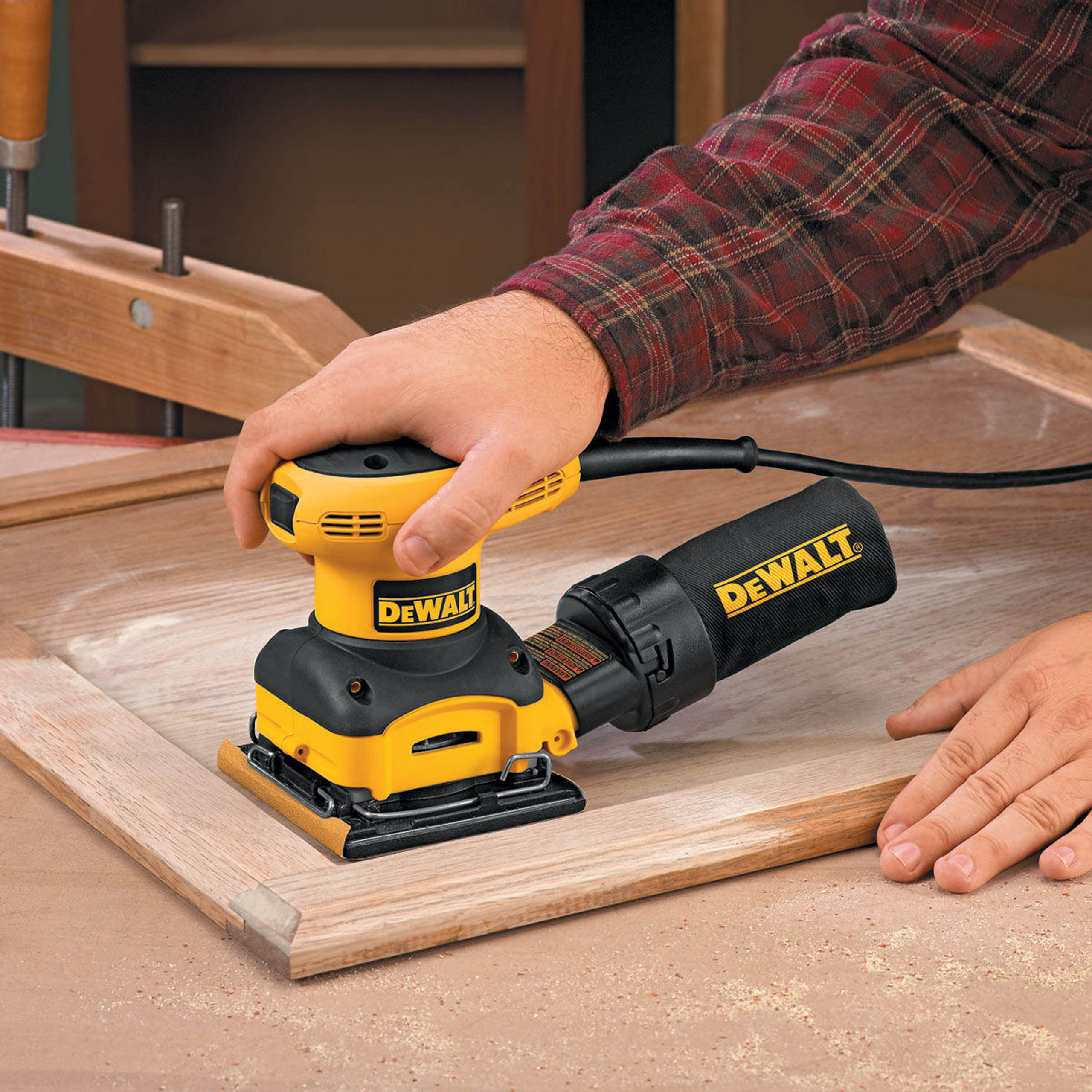 Dewalt D26441 1/4 Sheet Orbital Palm Grip Sander 240V