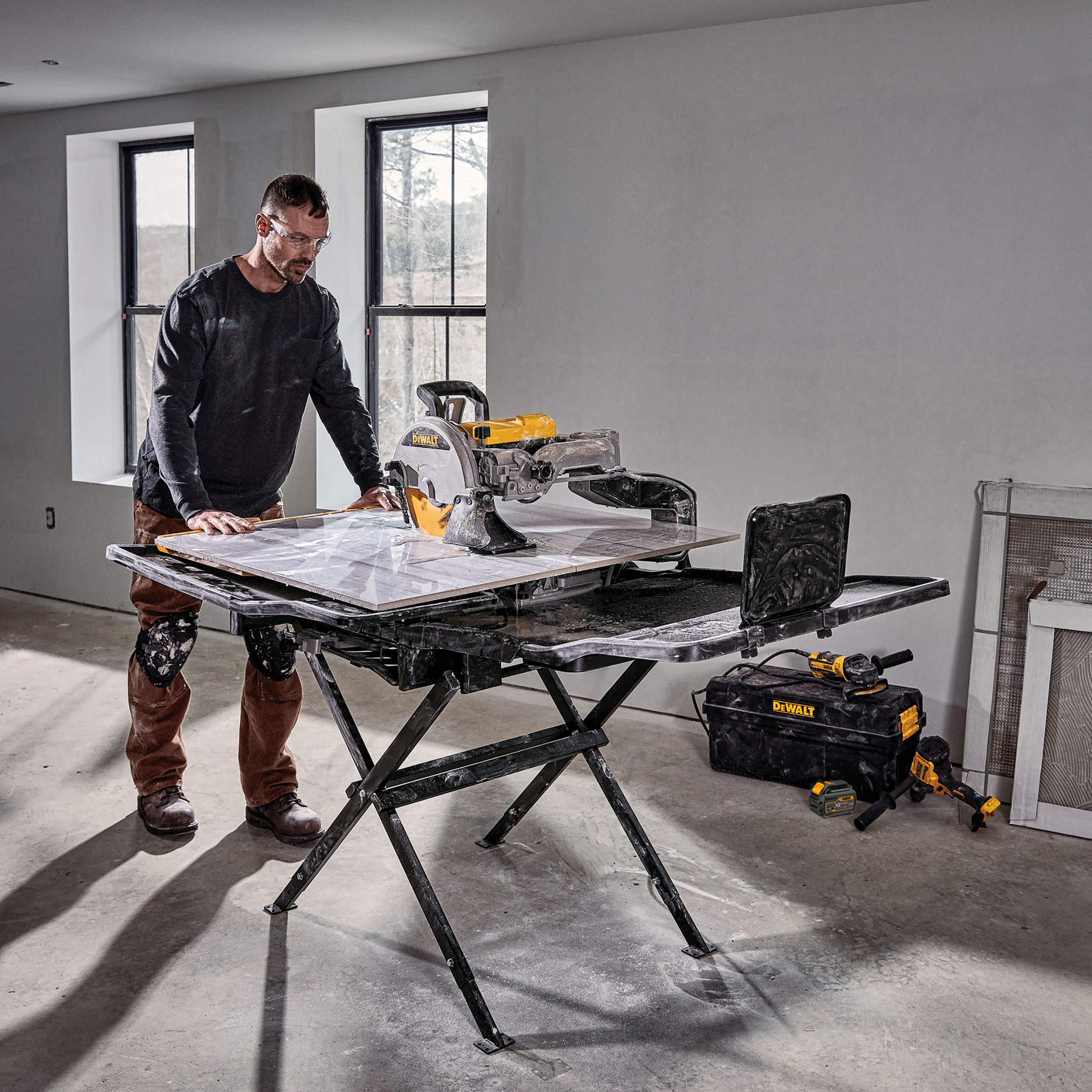 Dewalt D36000 Wet Tile Saw 940mm (110V) Toolstop