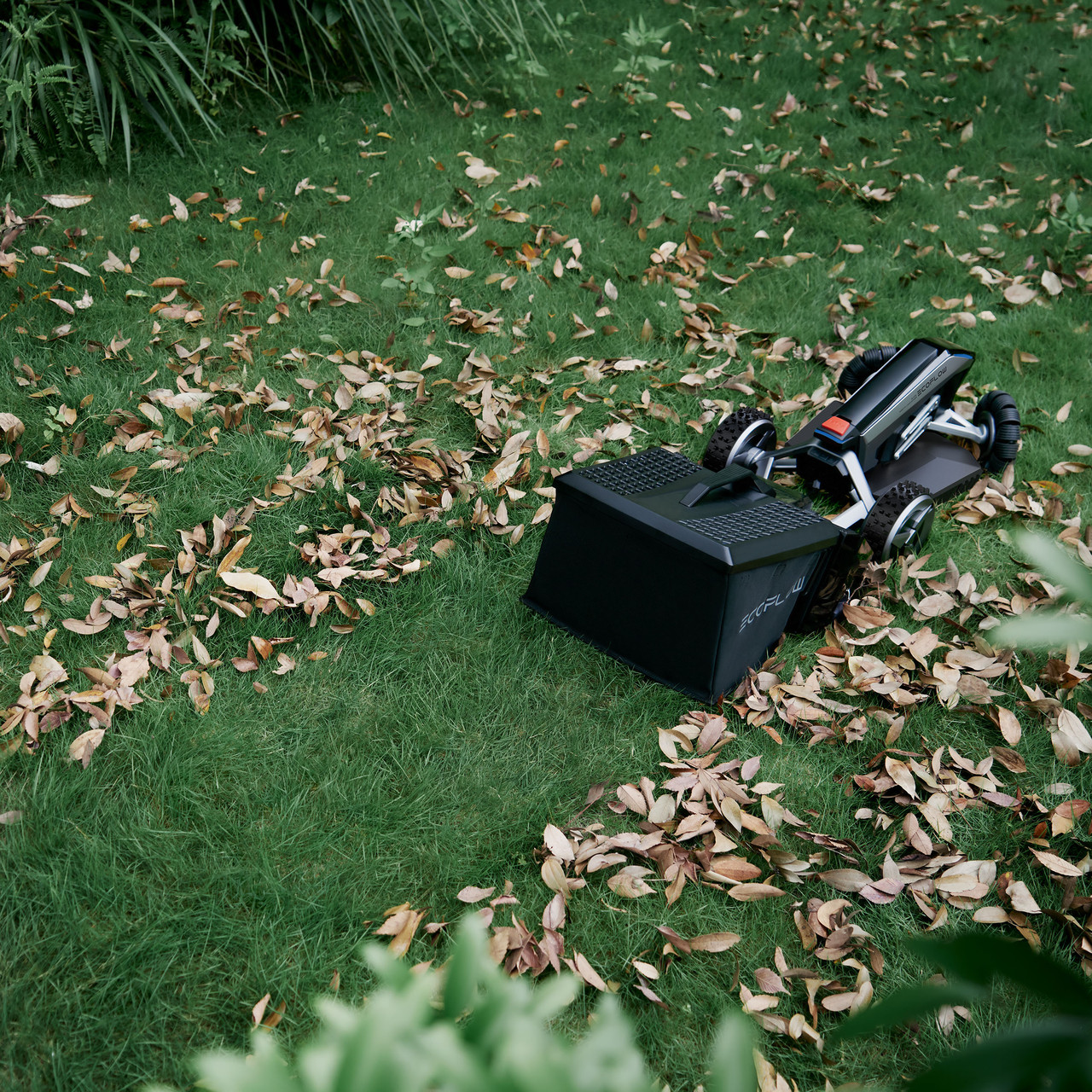EcoFlow BLADE Robotic Lawn Sweeping Lawnmower