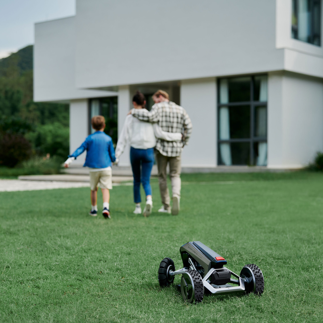 EcoFlow BLADE Robotic Lawn Sweeping Lawnmower